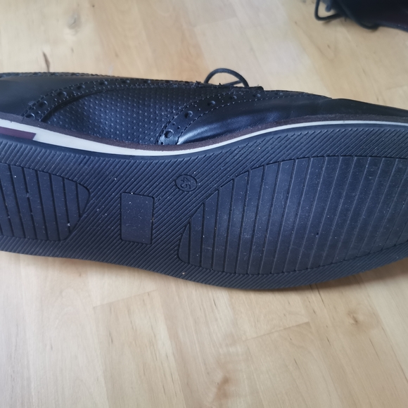 Classic Black Men's Dress Shoes - Picture 7 of 9